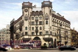 По Петроградской стороне